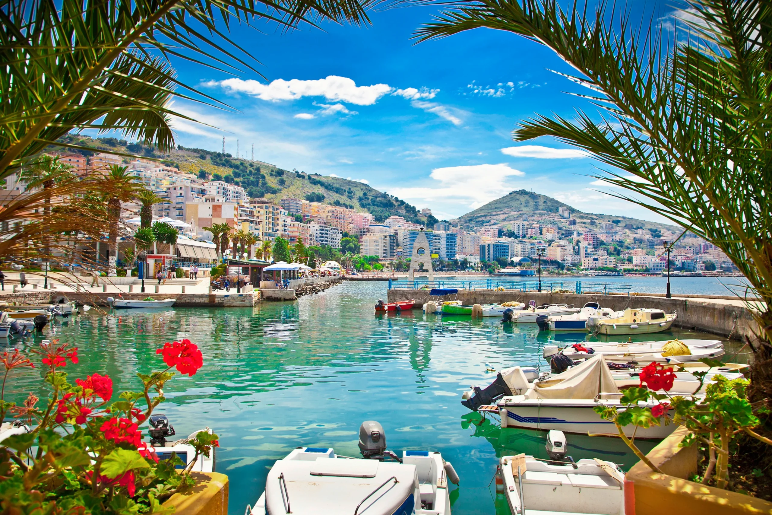 Hoe zit het met belasting en fiscaliteit bij vastgoed in Albanië?